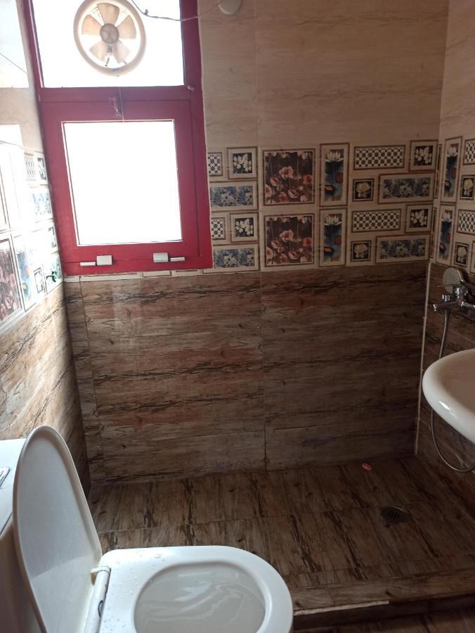 Moon Backpackers , Al Rigga , Partition For Couples And For Singles Apartment Dubai Exterior photo