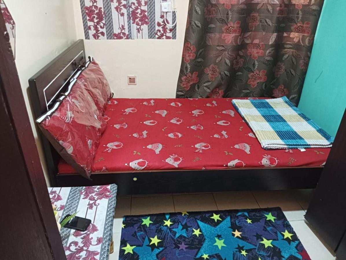 Moon Backpackers , Al Rigga , Partition For Couples And For Singles Apartment Dubai Exterior photo