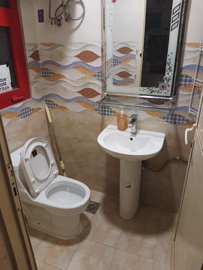 Moon Backpackers , Al Rigga , Partition For Couples And For Singles Apartment Dubai Exterior photo