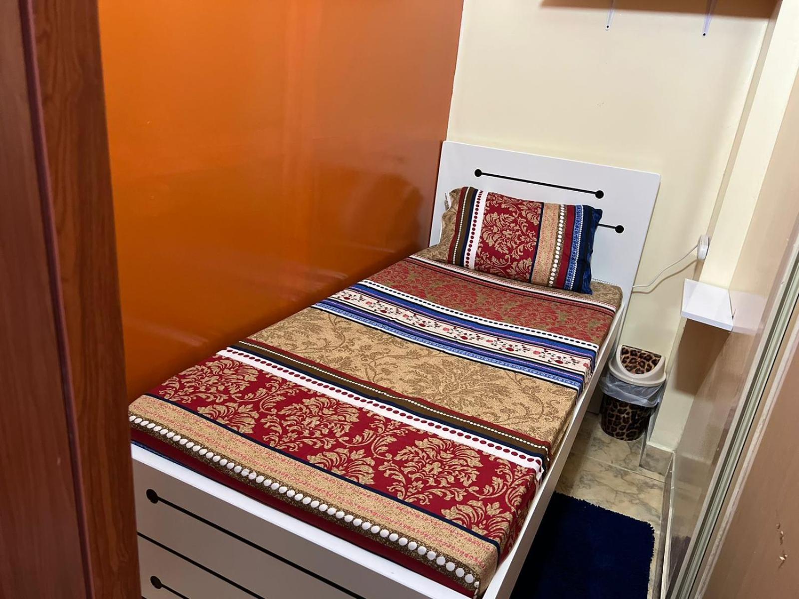 Moon Backpackers , Al Rigga , Partition For Couples And For Singles Apartment Dubai Exterior photo